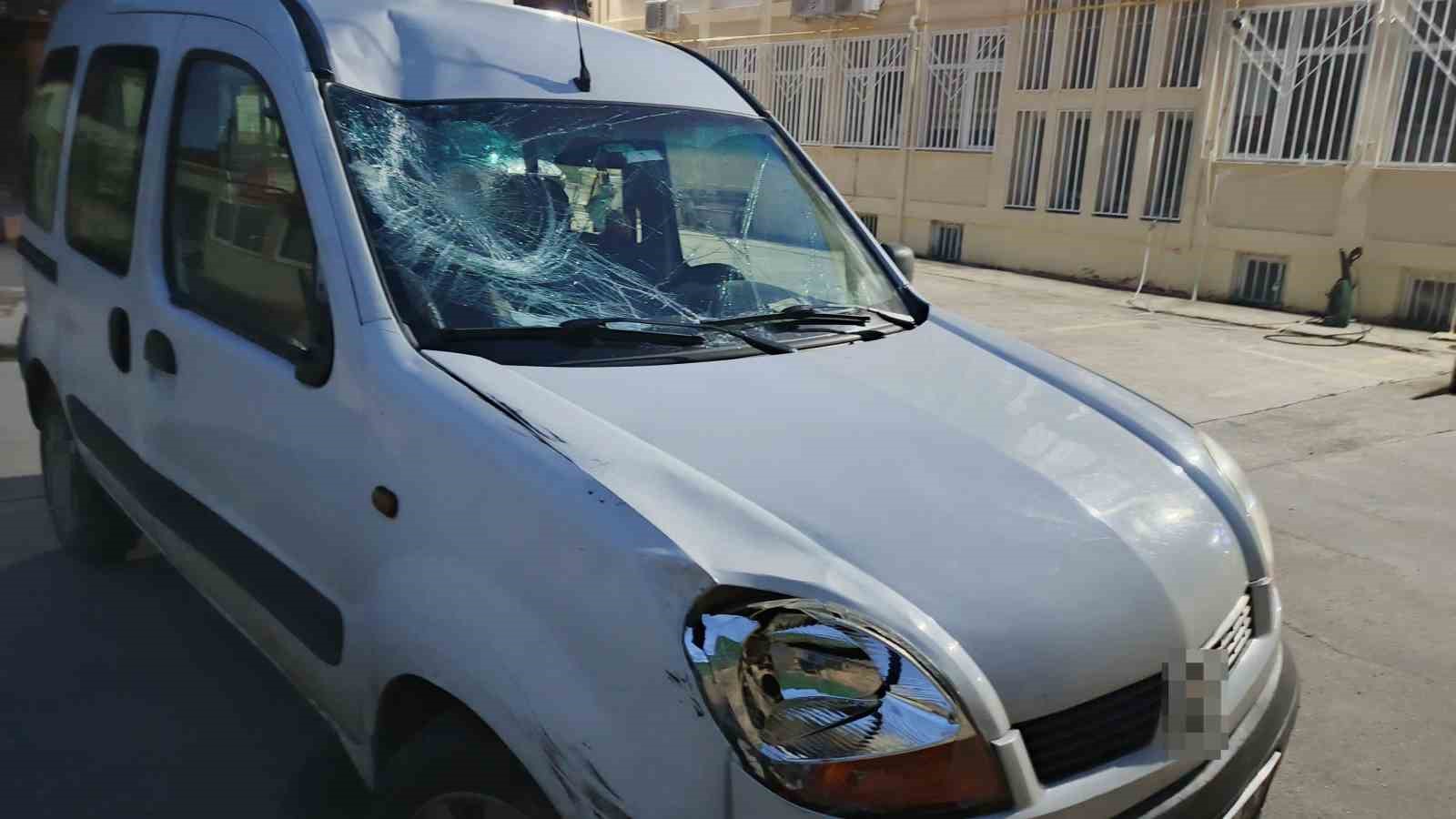 hafif ticari aracin carptigi kurye agir yaralandi kacan surucu yakalandi 3 sfWmb4P8