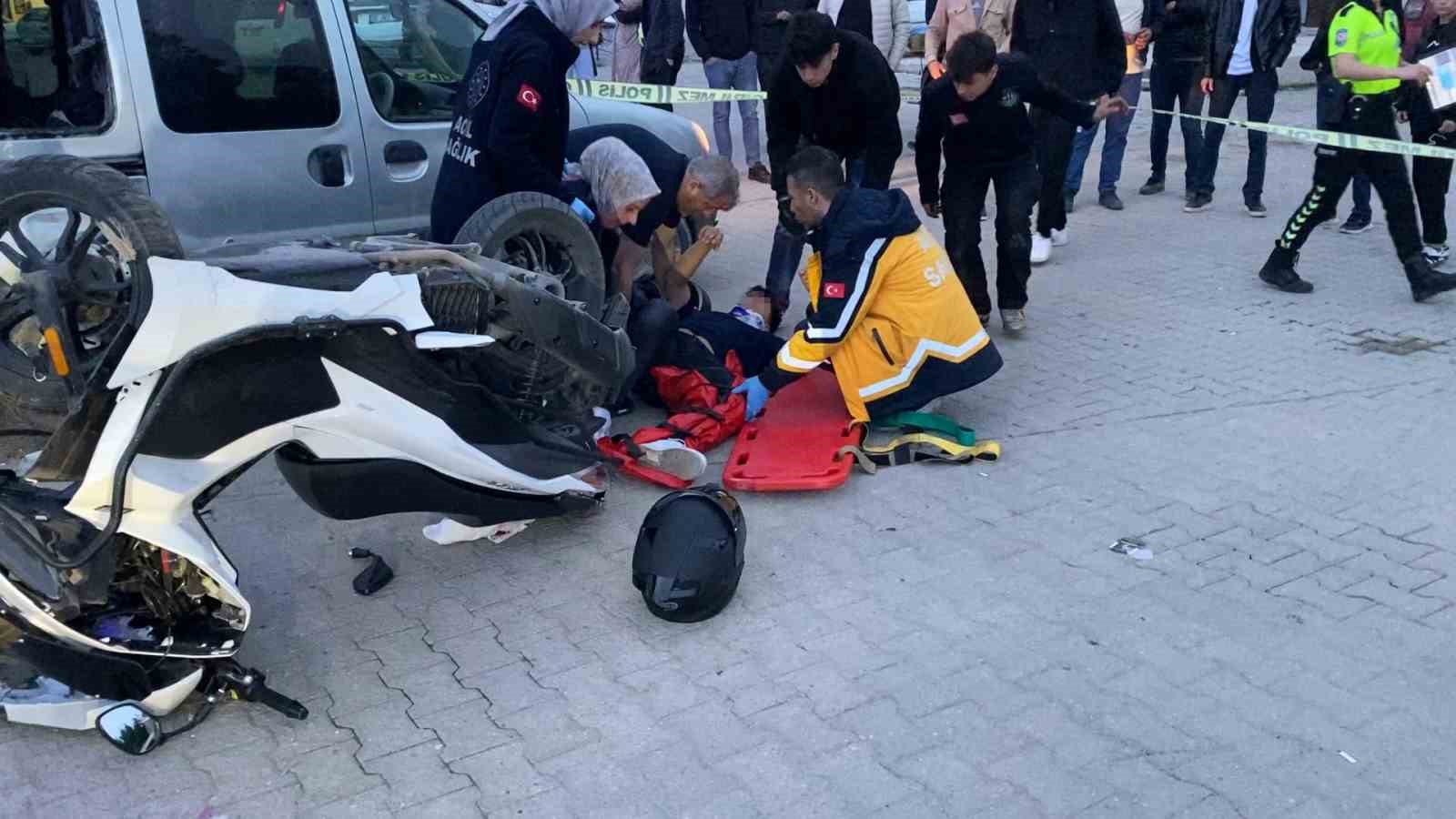 hafif ticari aracla carpisan motosikletteki 2 kisi yaralandi 1 Q3WsqUAt