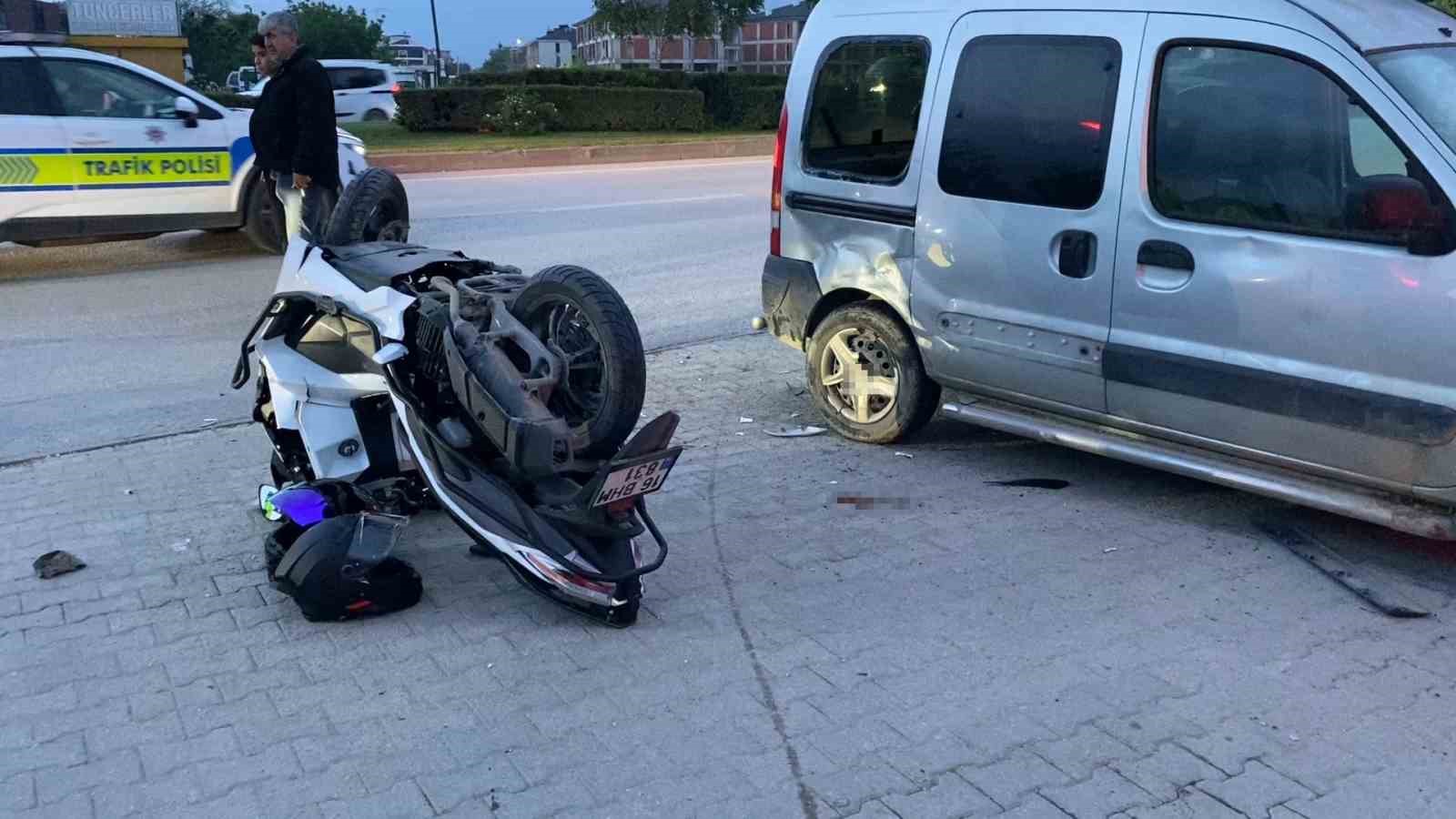 hafif ticari aracla carpisan motosikletteki 2 kisi yaralandi 2 UeVGSGhd