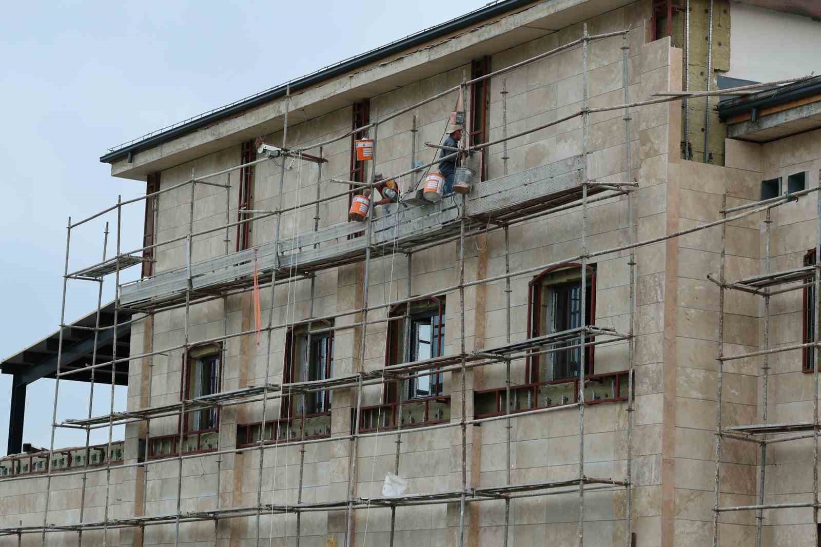 Hafik Devlet Hastanesi inşaatında sona yaklaşıldı 5 hafik devlet hastanesi insaatinda sona yaklasildi 1 c6U9l9wO