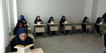 hafizlik-sinavini-tamamlayan-genc-kizlar-mesaleler-alkislar-ve-turk-bayraklariyla-karsilandi-aES55qQ6.jpg