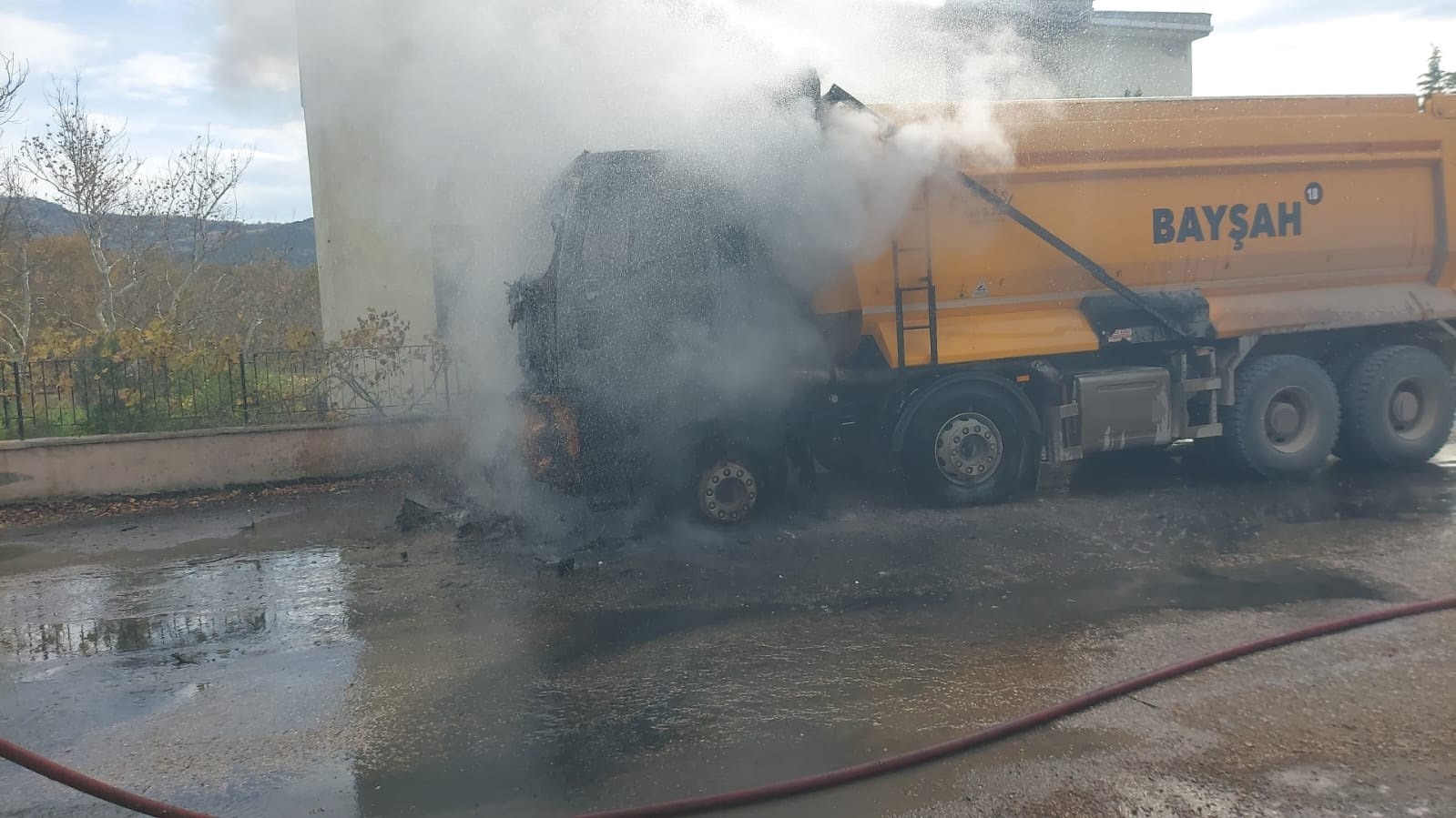 hafriyat kamyonu kule dondu 1 krUAkr5m