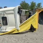 hafriyat-kamyonu-vip-servis-minibusune-carpip-devrildi-KRQjiYqM.jpg