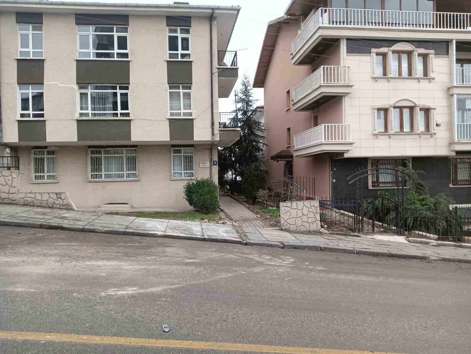 hafriyat kamyonunun bahcedeki 4 araca carptigi kaza kameda 2 4LvfYlpl