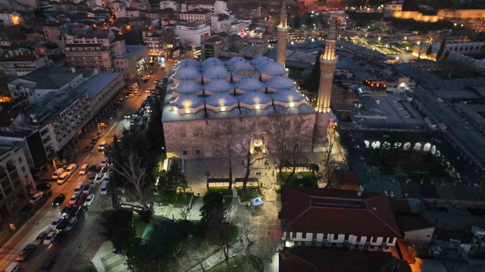 hafta sonunu firsat bilen vatandaslar sabah namazinda ulu camiye akin etti 2 tNCXGSTI