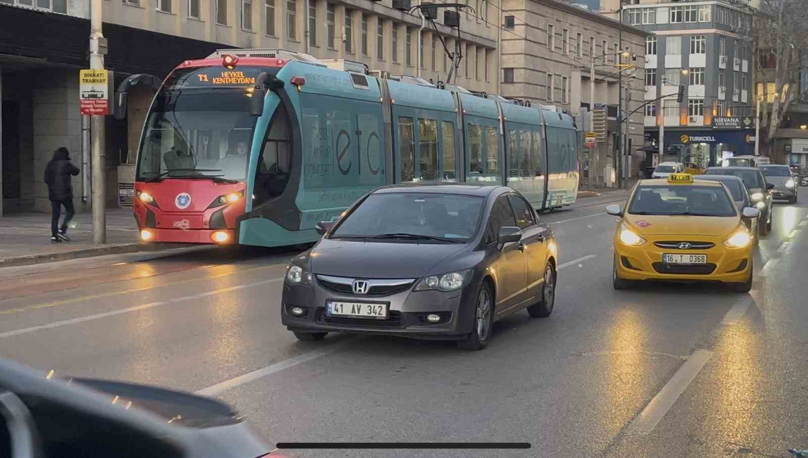 hafta sonunu firsat bilen vatandaslar sabah namazinda ulu camiye akin etti 7 mHKQR2Mh