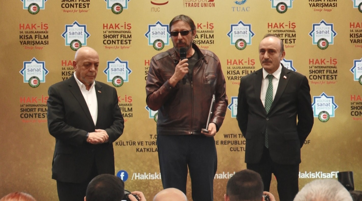 HAK-İŞ Başkanı Arslan: "Setlerde yatıp kalkmak zorunda kalan insanların temel pek çok haklarından mahrum bırakılması bizi üzüyor" 5 hak is baskani arslan setlerde yatip kalkmak zorunda kalan insanlarin temel pek cok haklarindan mahrum X5GhH9re