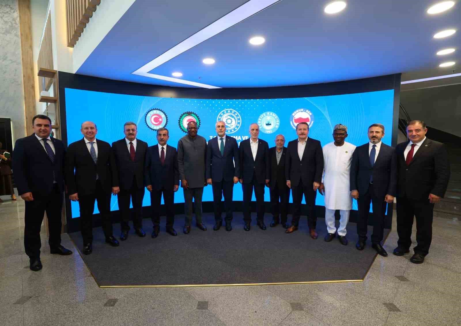 HAK-İŞ Genel Başkanı Arslan: "15 Temmuz’un bize kazandırdığı en önemli değer ülke genelinde birliğimizi korumaktır" 5 hak is genel baskani arslan 15 temmuzun bize kazandirdigi en onemli deger ulke genelinde birligimizi fe4XhiNt