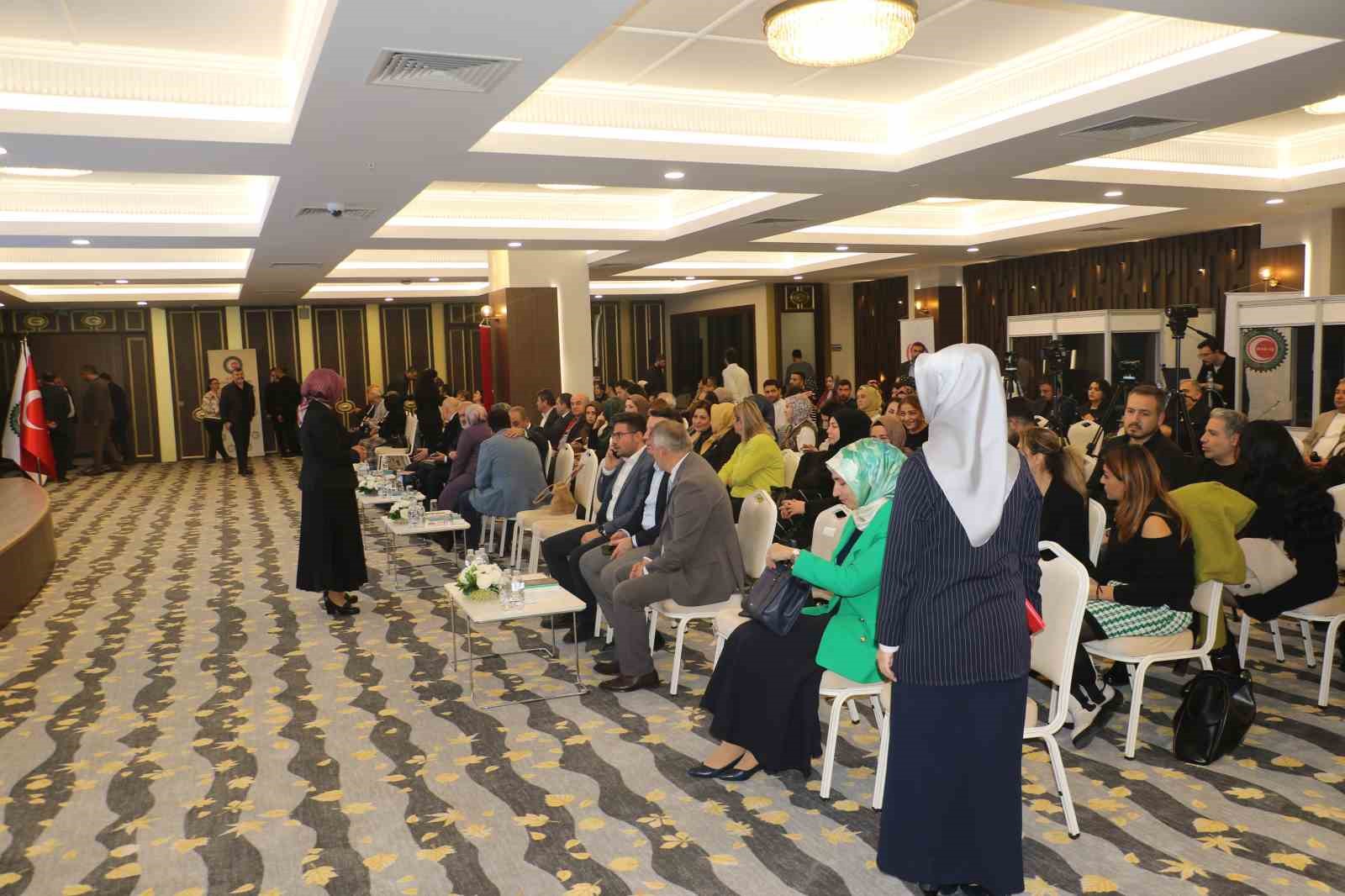 HAK-İŞ Genel Başkanı Arslan: "Bizim mücadelemiz çalışan kadın ve erkeklerin şiddete ve tacize karşı korunmasıdır" 5 hak is genel baskani arslan bizim mucadelemiz calisan kadin ve erkeklerin siddete ve tacize karsi 4vmrZsti