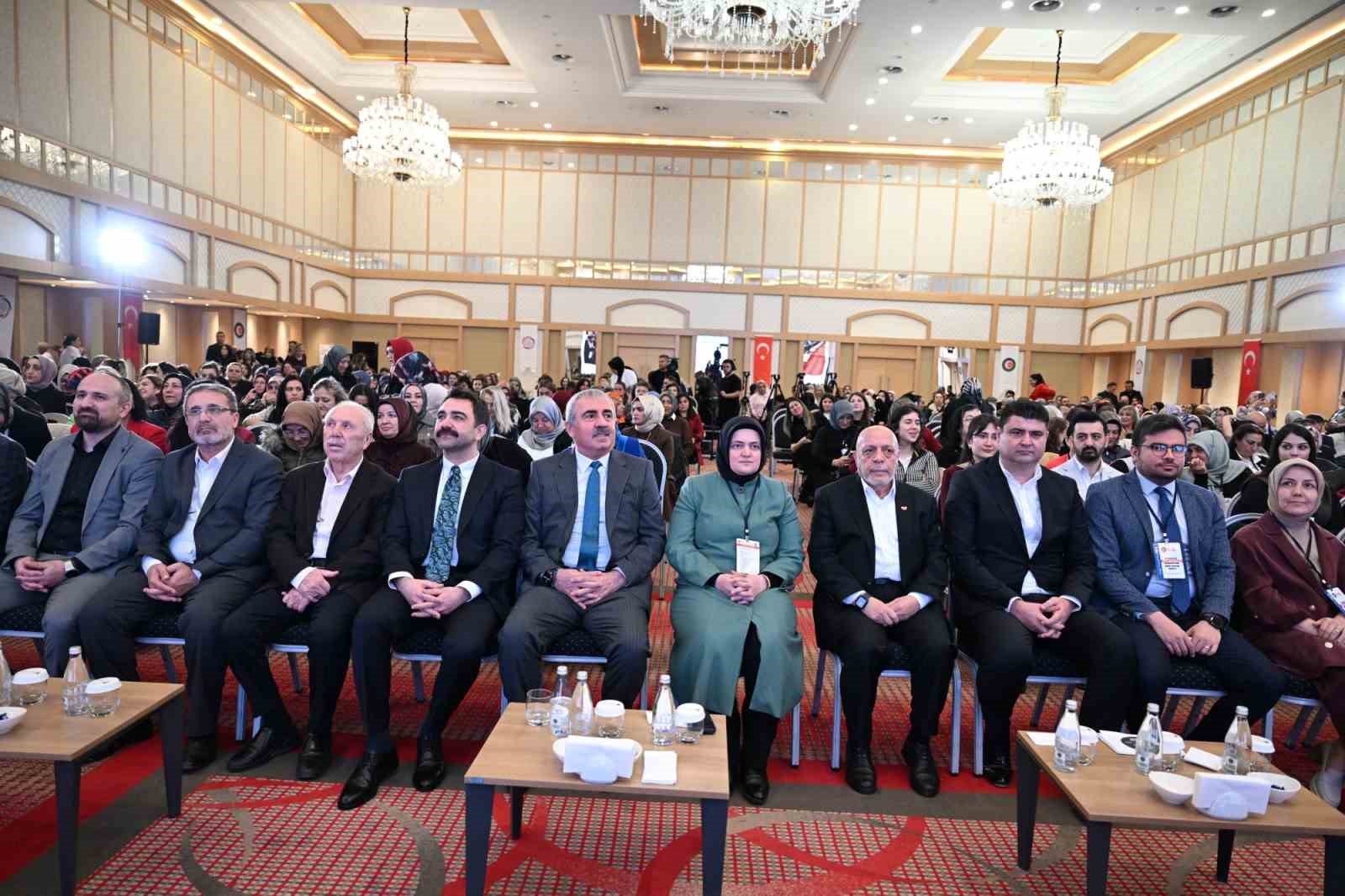 hak is genel baskani arslan sendikalasma oraninda kadinlar cok geride 0 Wr3l1KFJ