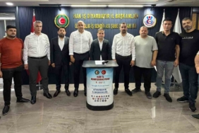 Spil’in zirvesindeki 15 Temmuz töreninde gaziler Türk bayrağını göndere çekti 1 thumbnail