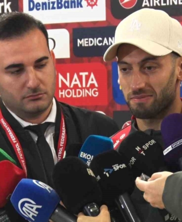 hakan-calhanoglu-kurtlar-vadisi-muzigi-esligindeki-tezahurat-bizi-etkiledi-F3EXAMud.jpg