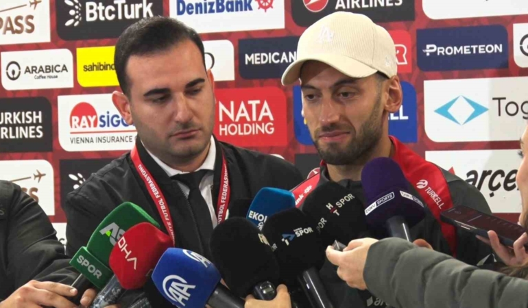 hakan-calhanoglu-kurtlar-vadisi-muzigi-esligindeki-tezahurat-bizi-etkiledi-F3EXAMud.jpg