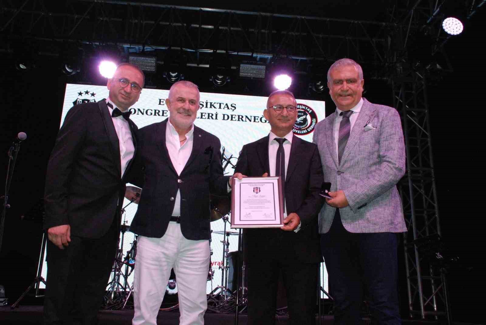 Hakan Daltaban, Ege Beşiktaş Kongre Üyeleri Derneği’nin düzenlediği geceye katıldı 7 hakan daltaban ege besiktas kongre uyeleri derneginin duzenledigi geceye katildi 3 zqgrFbM5