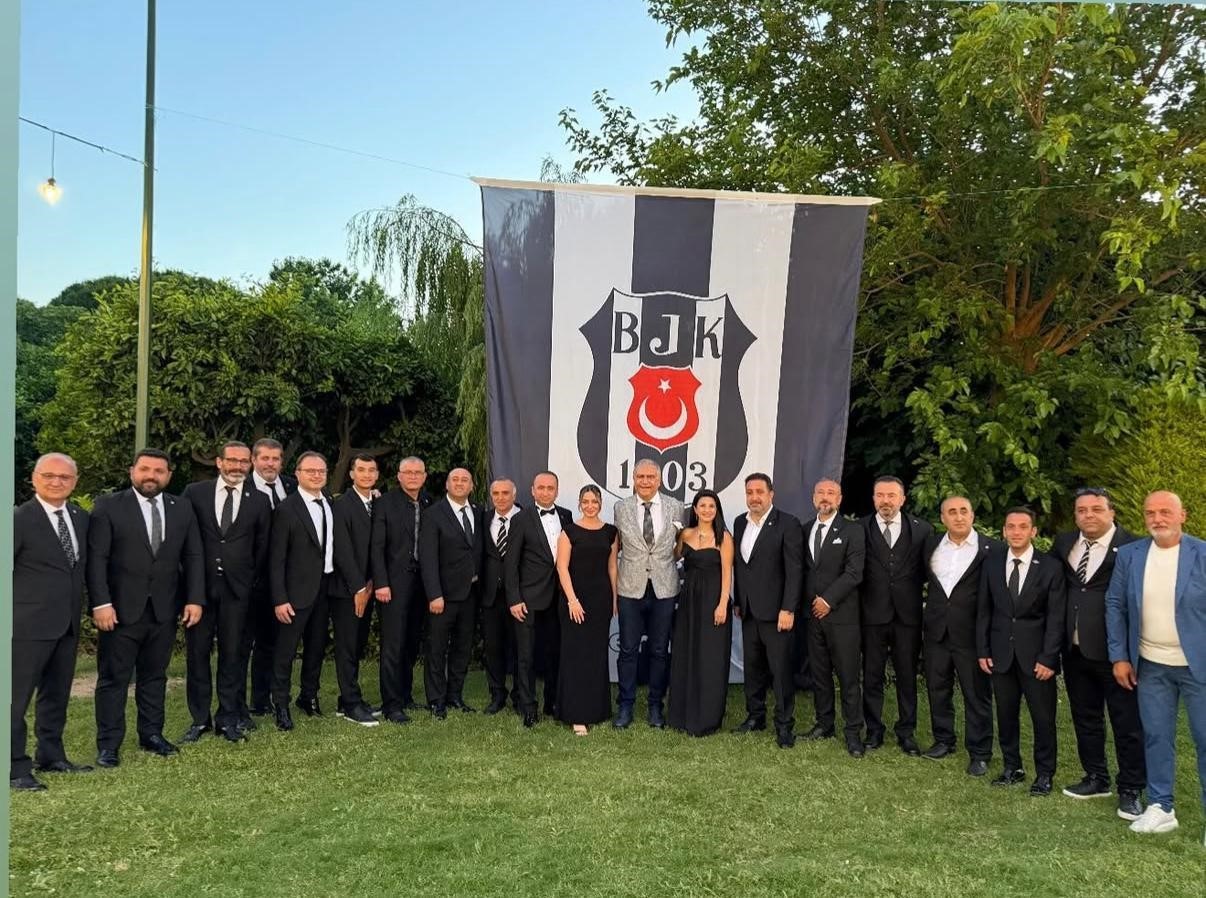 Hakan Daltaban, Ege Beşiktaş Kongre Üyeleri Derneği’nin düzenlediği geceye katıldı 9 hakan daltaban ege besiktas kongre uyeleri derneginin duzenledigi geceye katildi 5 yfZlE5IL