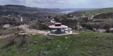 hakim-tepedeki-turbesinde-ziyaretcilerini-agirliyor-nkCDXM7D.jpg