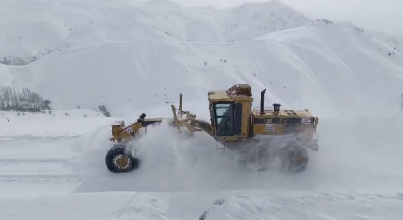 hakkari kar yagisi 42 yerlesim yerinin yolu kapandi 0 1VY7PssW
