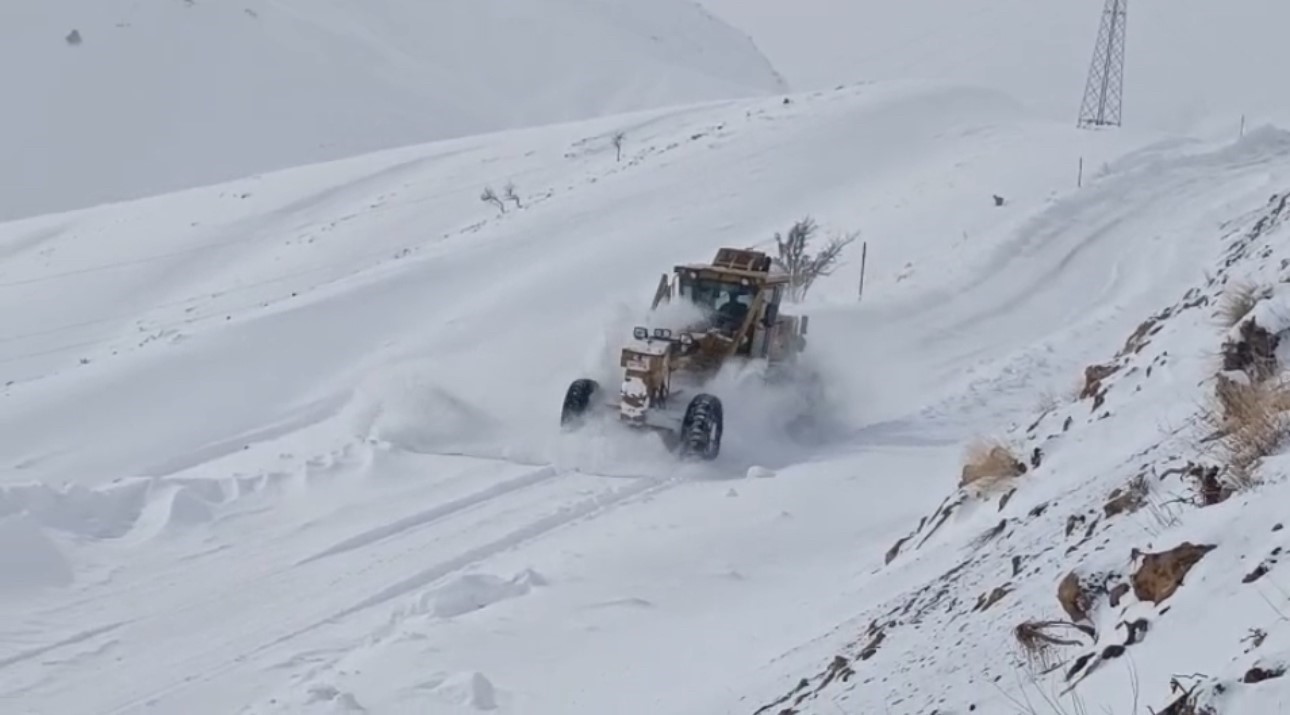 hakkari kar yagisi 42 yerlesim yerinin yolu kapandi 1 PdNvzeeK