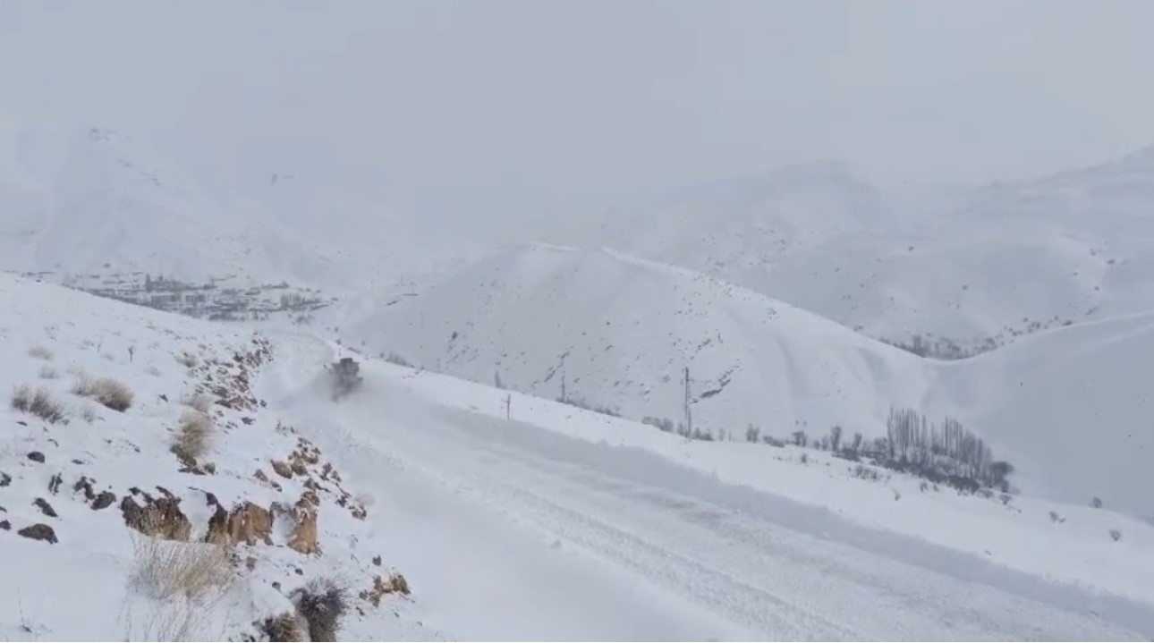 hakkari kar yagisi 42 yerlesim yerinin yolu kapandi 2 mP5sNYQf