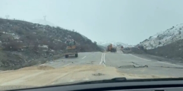hakkari-van-yolunda-cokme-ulasim-kontrollu-saglaniyor-qkvDtkZT.jpg