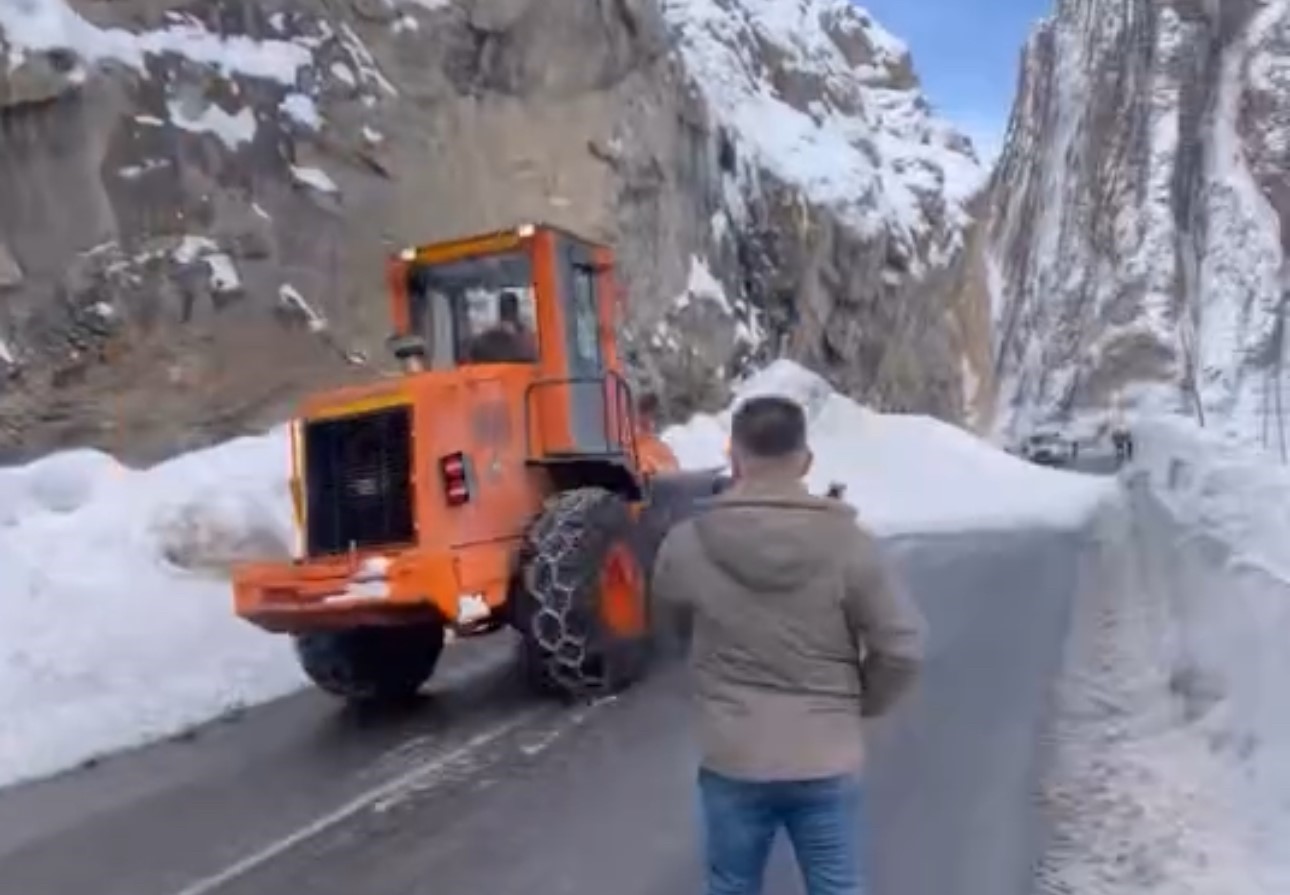 hakkari yuksekova kara yoluna cig dustu 2 FTLhi4Zt