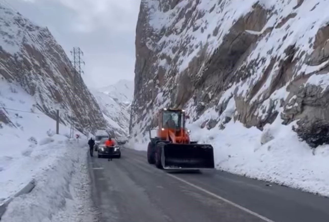 hakkari yuksekova kara yoluna cig dustu 5 eu9GJJrf