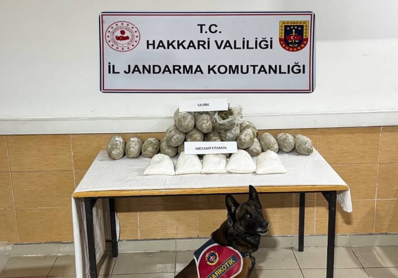 hakkaride 22 kilo uyusturucu ele gecirildi 0 12fHjKYF