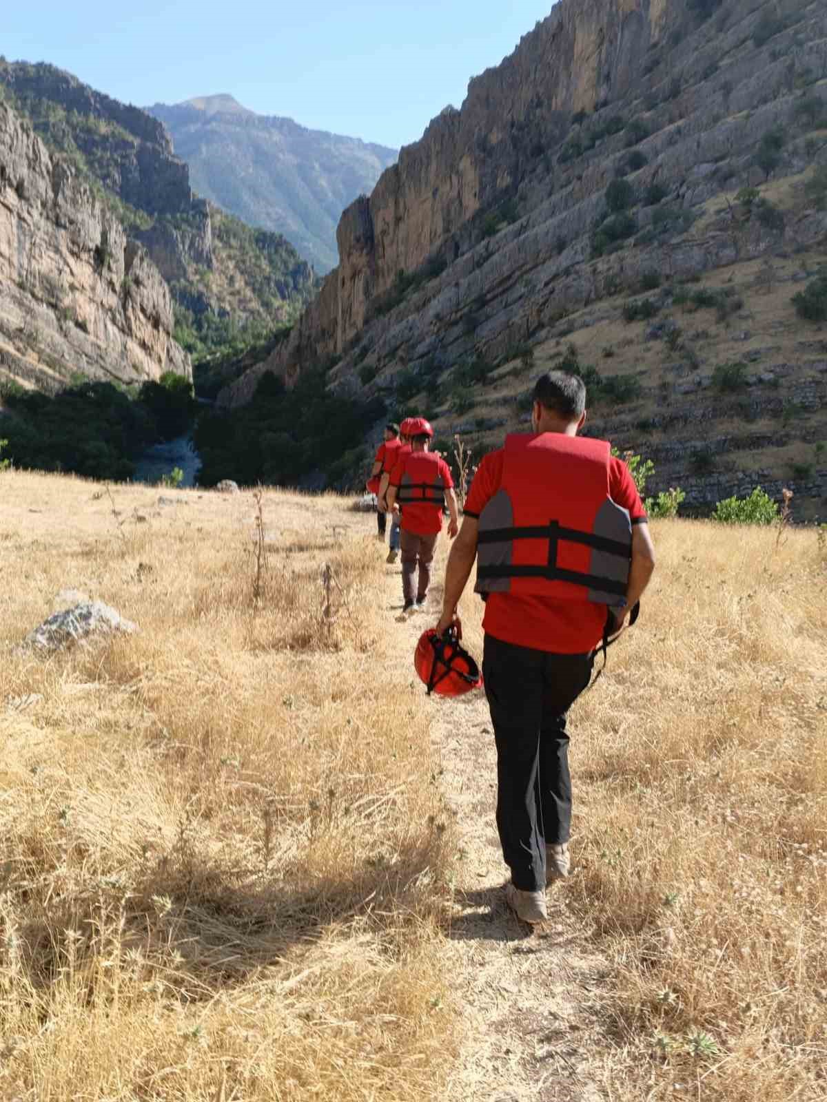 Hakkari’de 4 gündür kayıp olan vatandaşı arama çalışmaları sürüyor 5 hakkaride 4 gundur kayip olan vatandasi arama calismalari suruyor 1 4GCCSKbO