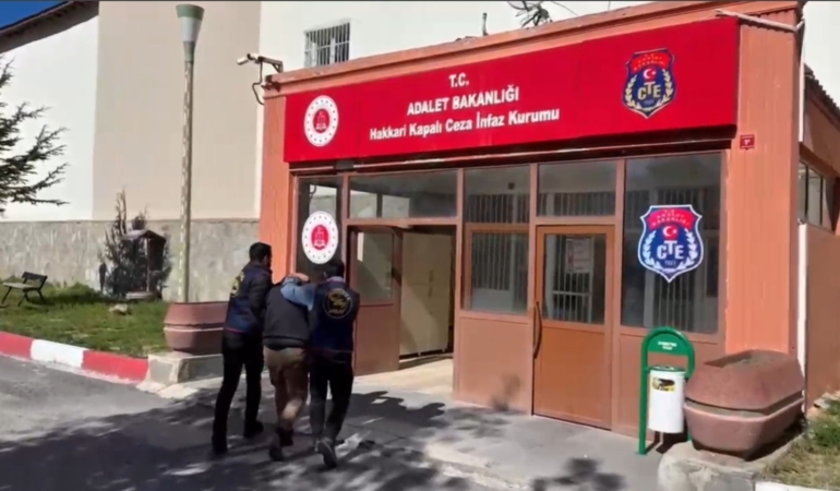 hakkaride-9-yillik-firari-hukumlu-yakalandi-KCuuTLH8.jpg