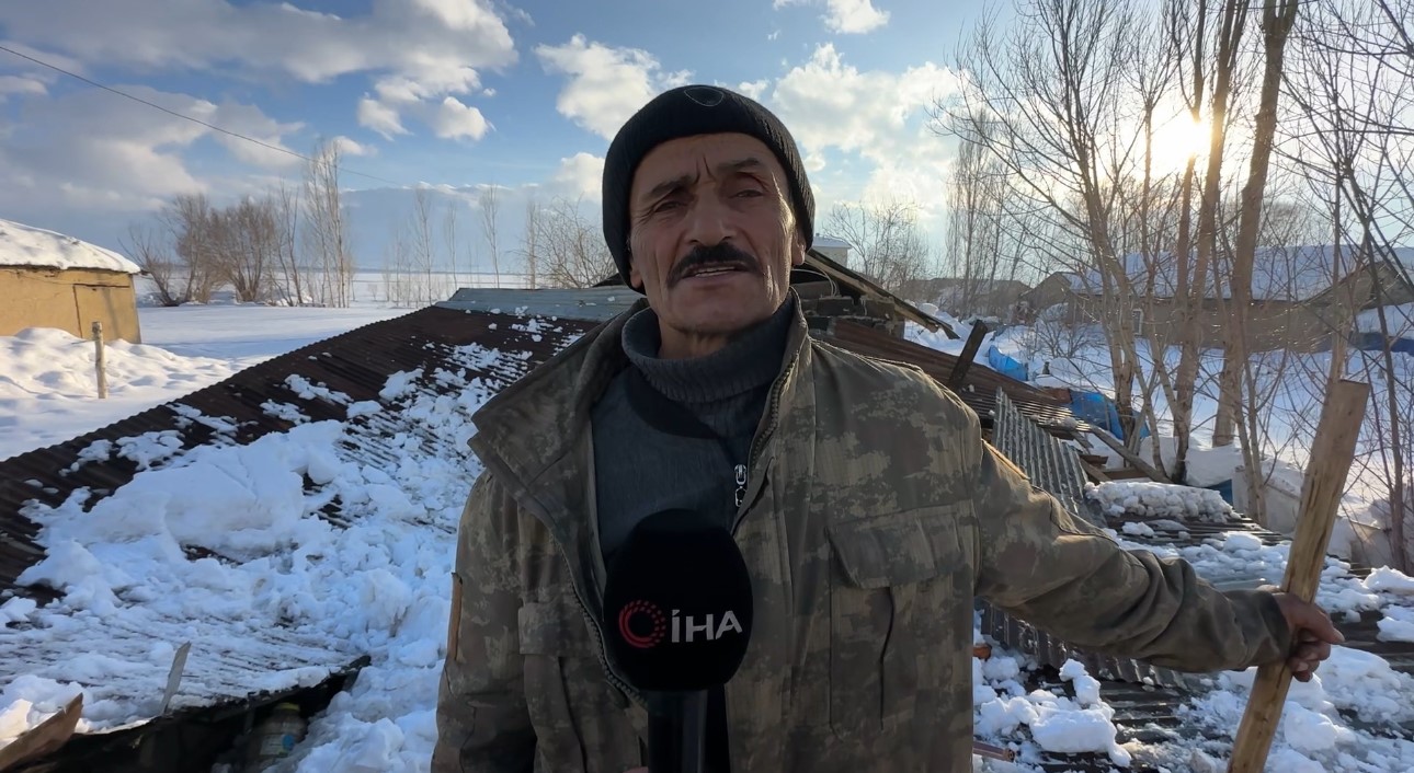Hakkari’de ahırın çatısı çöktü: 2 hayvan telef oldu 15 hakkaride ahirin catisi coktu 2 hayvan telef oldu 11