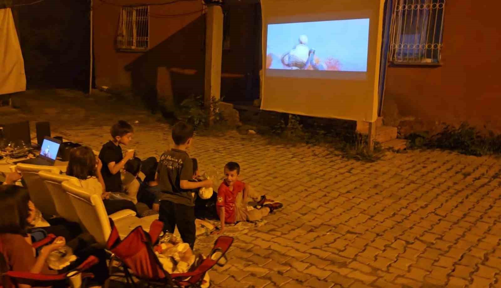 Hakkari’de dev ekranda sinema keyfi 4 hakkaride dev ekranda sinema keyfi 0 DManMvr7