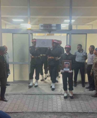 hakkaride-hayatini-kaybeden-yuksel-isikin-cenazesi-askeri-torenle-bursaya-ugurlandi-KE58fFhT.jpg
