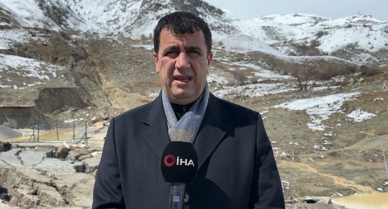 hakkaride heyelan tesis buyuk hasar gordu kara yolunda dev yariklar olustu 2 MSi8jVh3