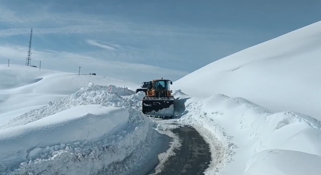 hakkaride kapanan tum koy ve mezra yollari yeniden acildi 1 JwgrGlzB