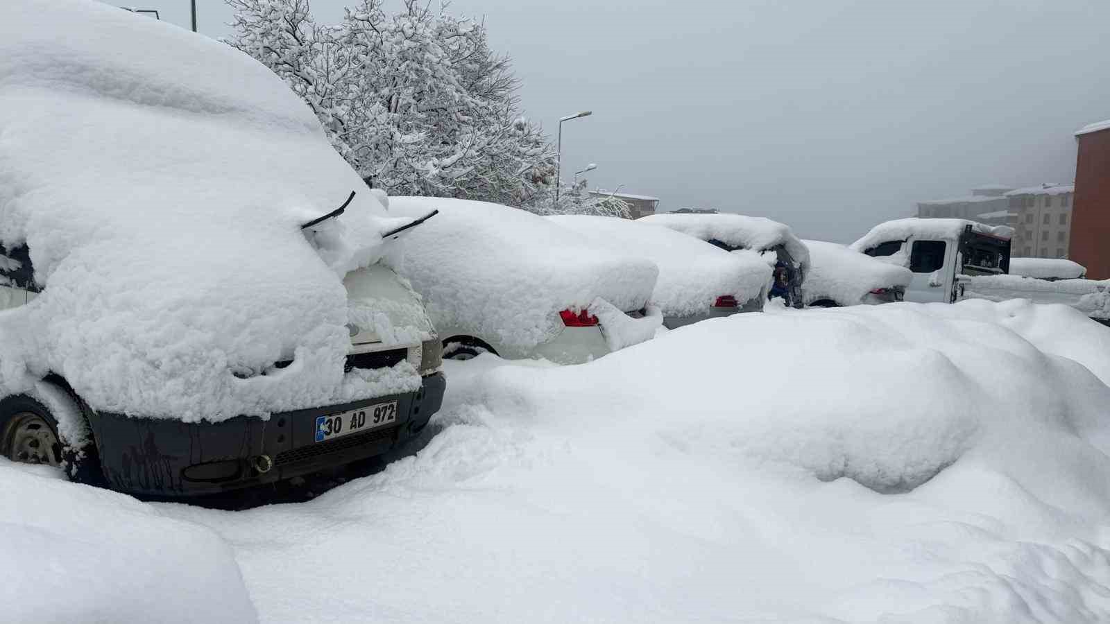 hakkaride kar afeti ekipler araliksiz calisiyor 2 XU4ES4Gi