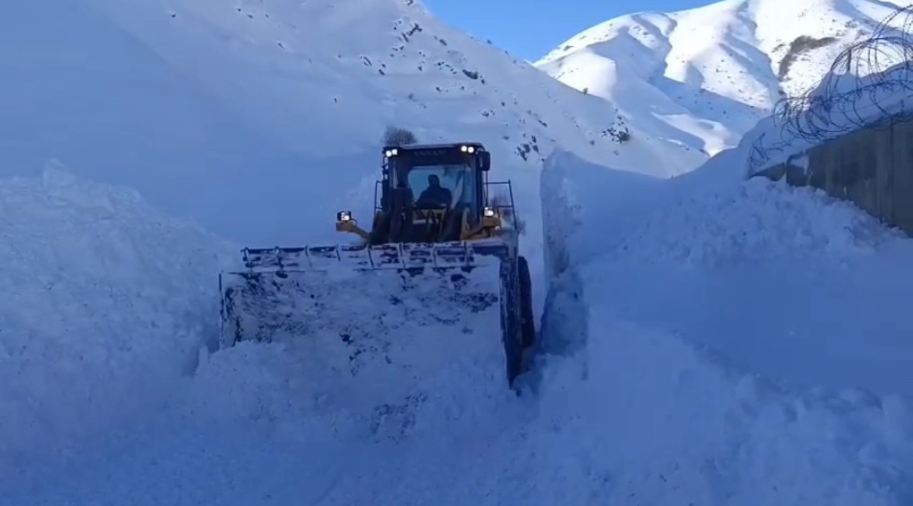 hakkaride kar esareti 357 yol ulasima kapandi 0 9aGU7Q69
