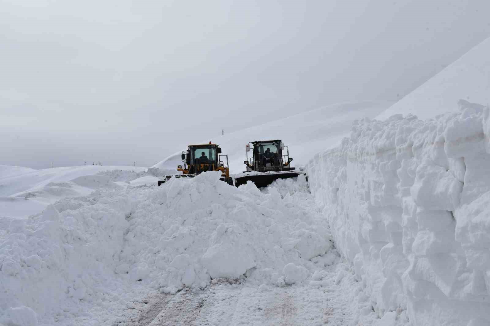 hakkaride karla mucadele 143 yerlesim yerinin yolu ulasima acildi 2 45WvpZq7
