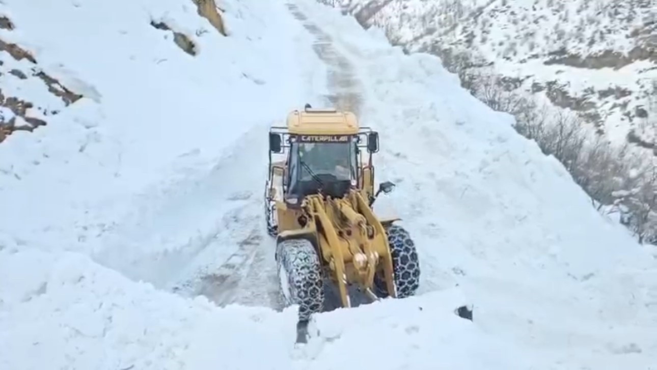 hakkaride karla mucadele 294 yerlesim yerinin yolu ulasima acildi 4 pMnZ8YPp