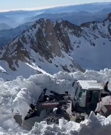 hakkaride-karla-mucadele-calismalari-araliksiz-suruyor-nUTDTEWr.jpg