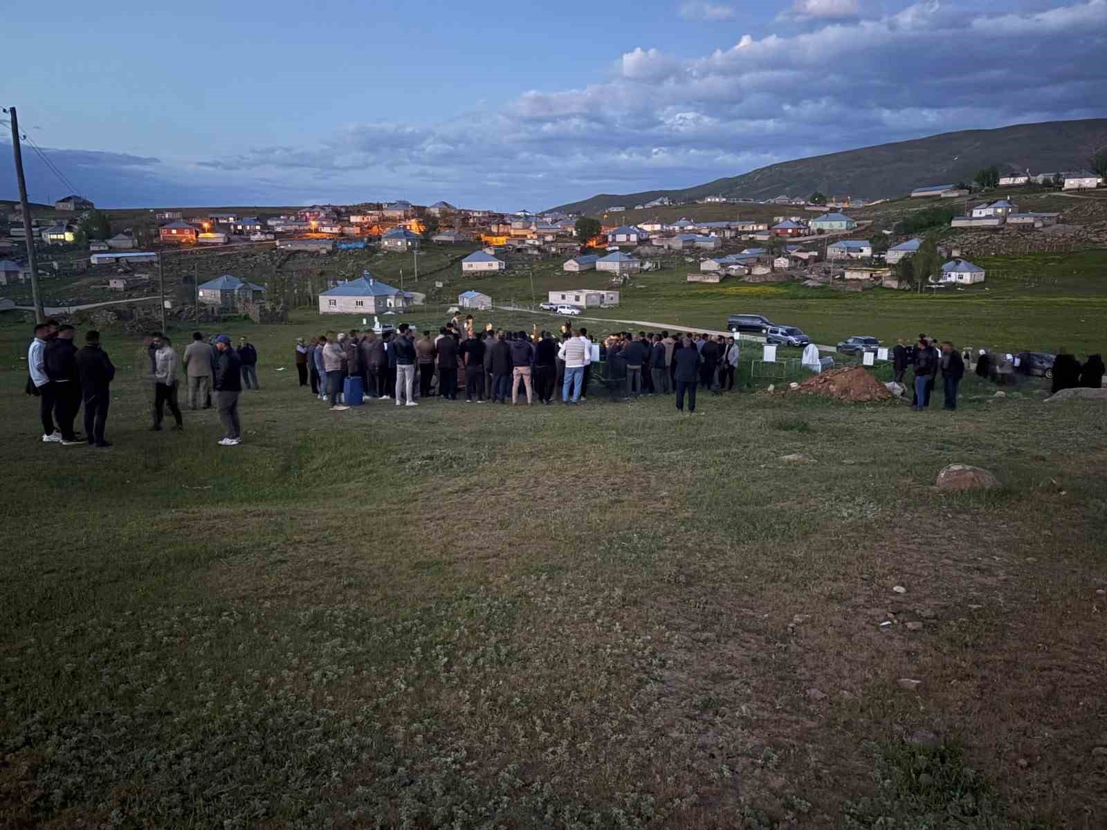 hakkaride olu bulunan kadin vanda defnedildi 1 Y5qGyeBO
