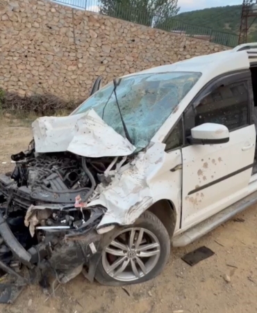 hakkaride-trafik-kazasi-3-yarali-KxejqeNI.jpg