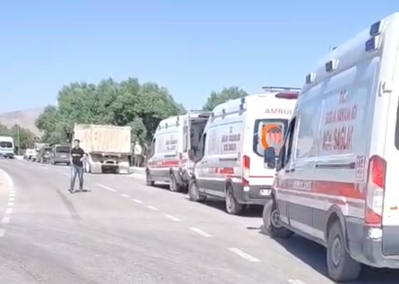 Hakkari’de üç ayrı trafik kazası: 1 ölü, 7 yaralı 4 hakkaride uc ayri trafik kazasi 1 olu 7 yarali 0