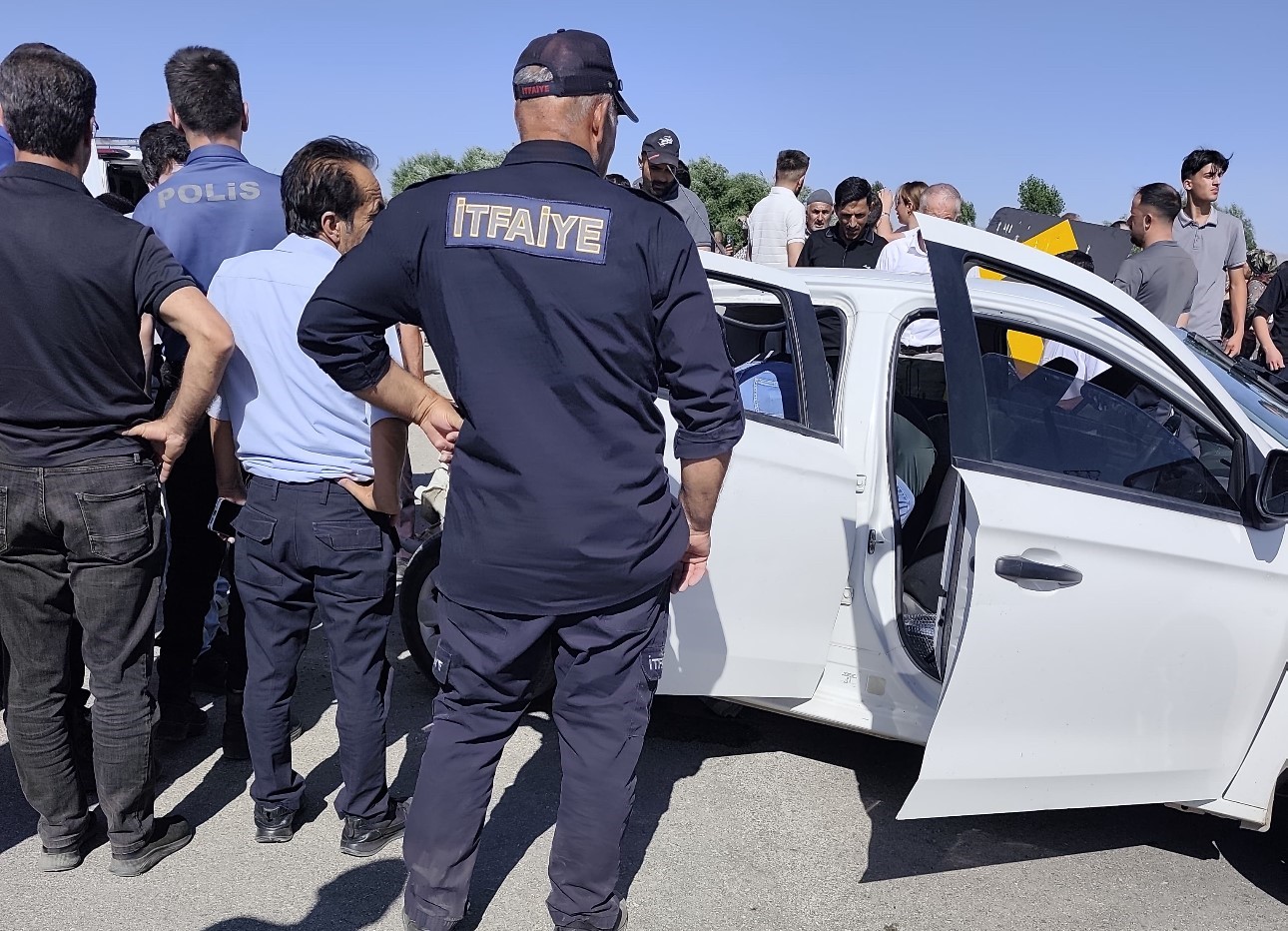 Hakkari’de üç ayrı trafik kazası: 1 ölü, 7 yaralı 14 hakkaride uc ayri trafik kazasi 1 olu 7 yarali 10 IGTehviA