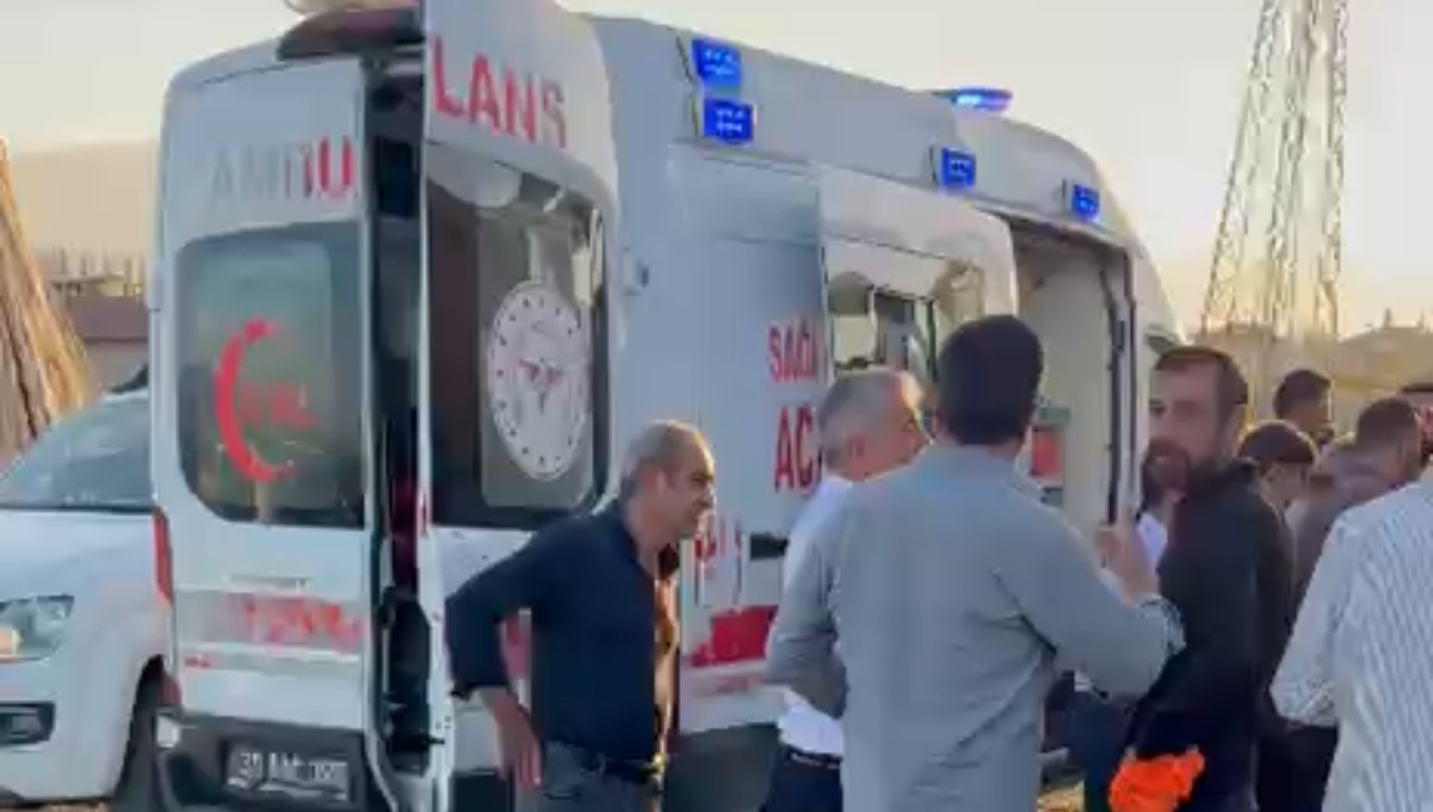 Hakkari’de üç ayrı trafik kazası: 1 ölü, 7 yaralı 9 hakkaride uc ayri trafik kazasi 1 olu 7 yarali 5 B7NwNvFy