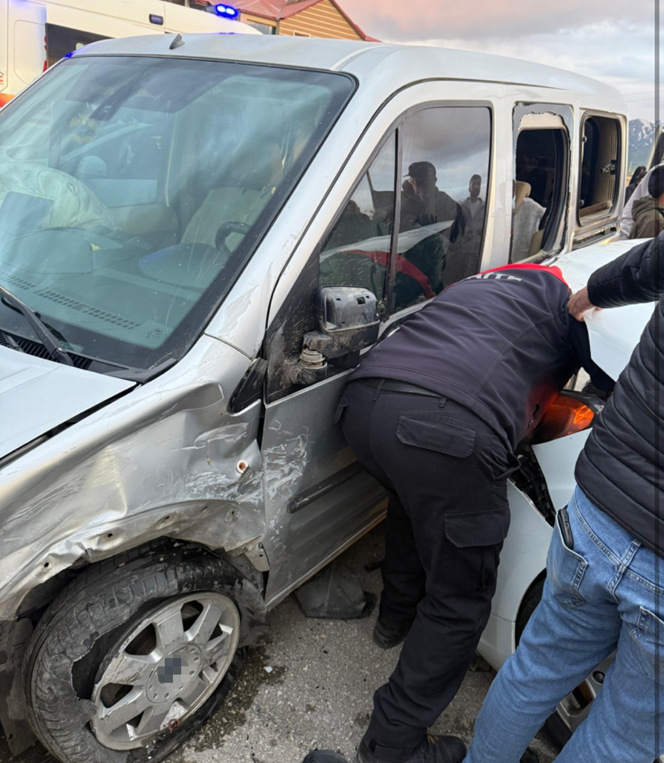 hakkaride zincirleme trafik kazasi 11 yarali 2 NVNGDkuE