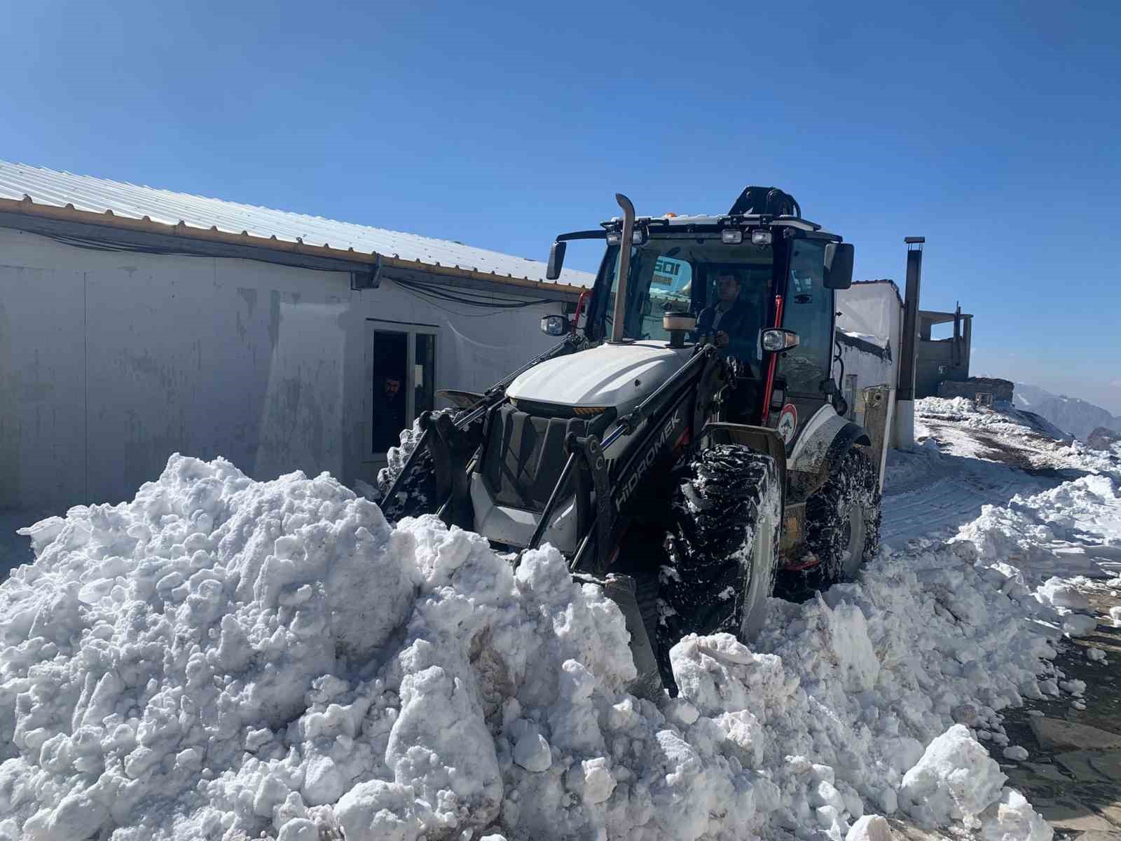 hakkarideki us bolgesinde karla mucadele calismasi 0 I7WkEcus