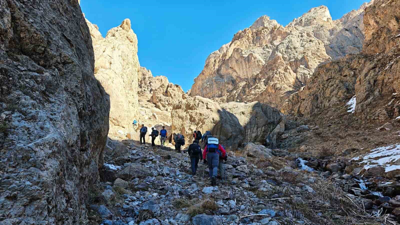 hakkarili dagcilar nesli tukenen gelincik goruntuledi 6 5DnJybZV