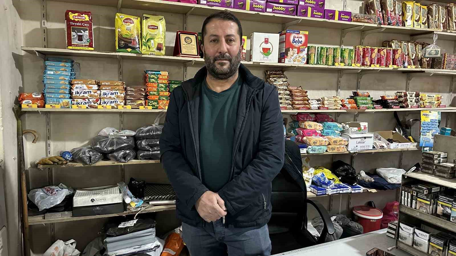 hakkarili esnaftan vefa ornegi 30 yillik esnaf kalan tum kirtasiye malzemesini 500 ogrenciye hediye qRHJzL4p