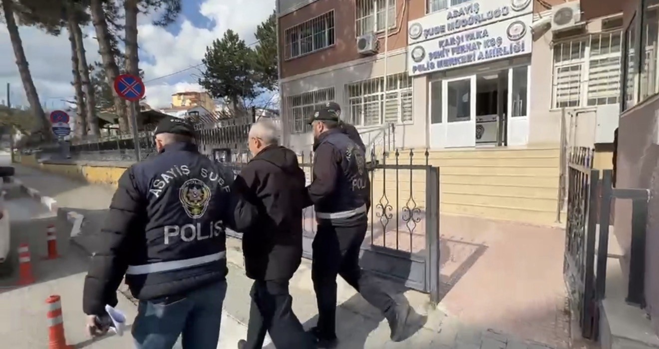 hakkinda kesinlesmis 25 yil hapis cezasi bulunan dolandirici kacmak uzereyken yakalandi 0 X2aQeac3