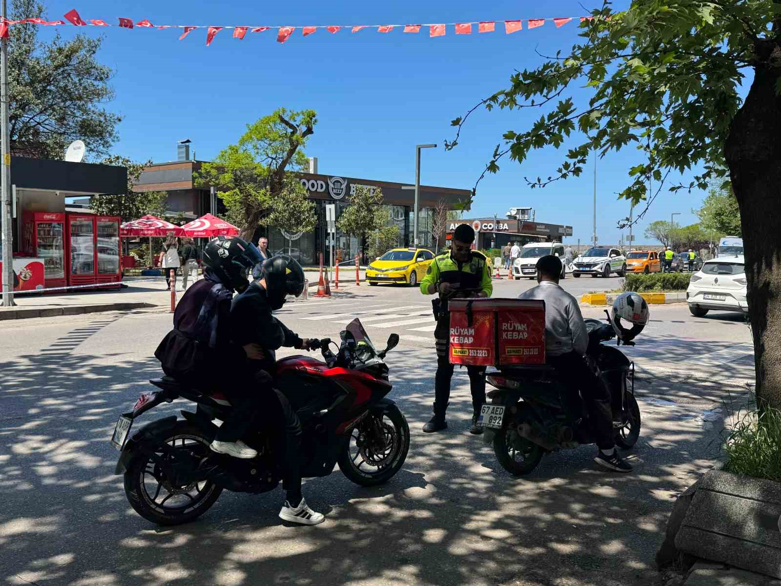 hakkinda yakalama karari bulunan sahis taksi kullanirken yakalandi 3 81WsOXY4